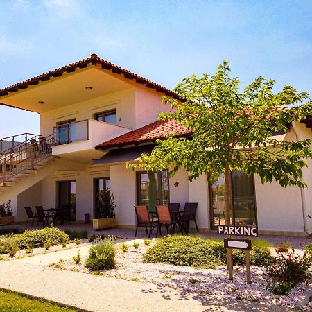 Varkes Suites 1 Nea Poteidaia Exterior foto