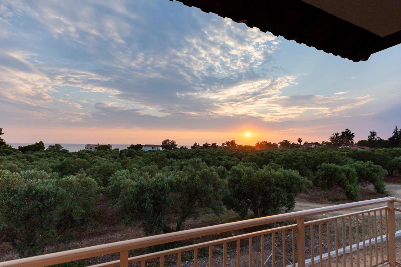 Varkes Suites 1 Nea Poteidaia Exterior foto