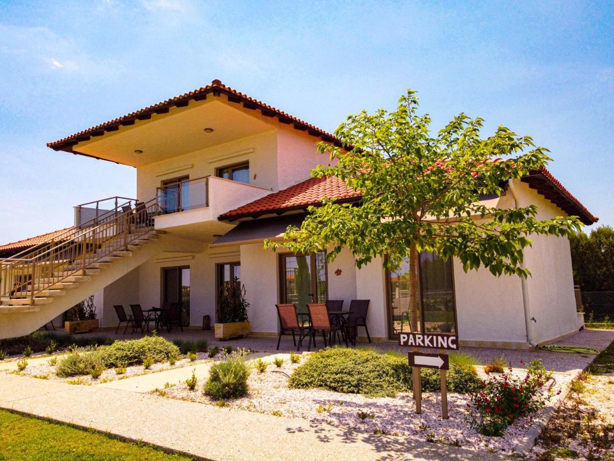 Varkes Suites 1 Nea Poteidaia Exterior foto