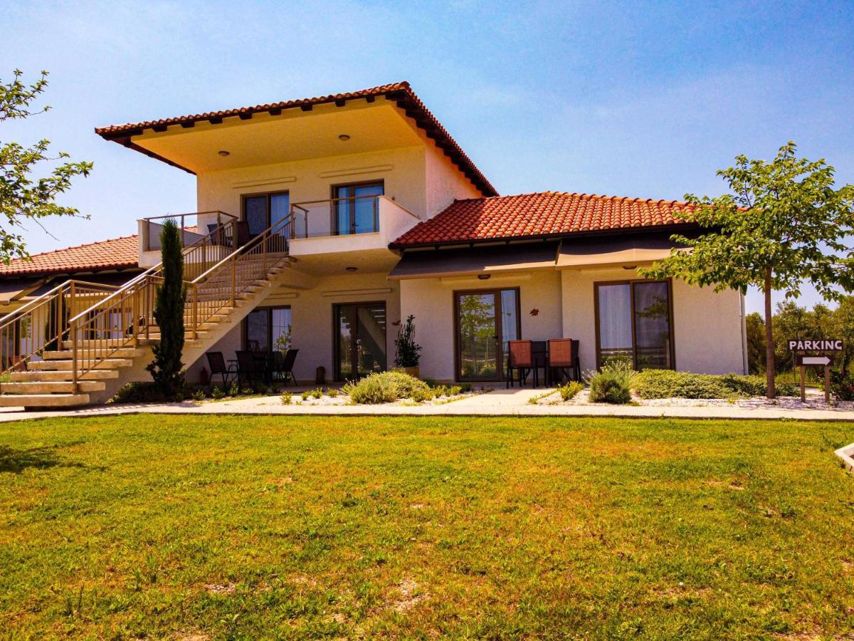 Varkes Suites 1 Nea Poteidaia Exterior foto